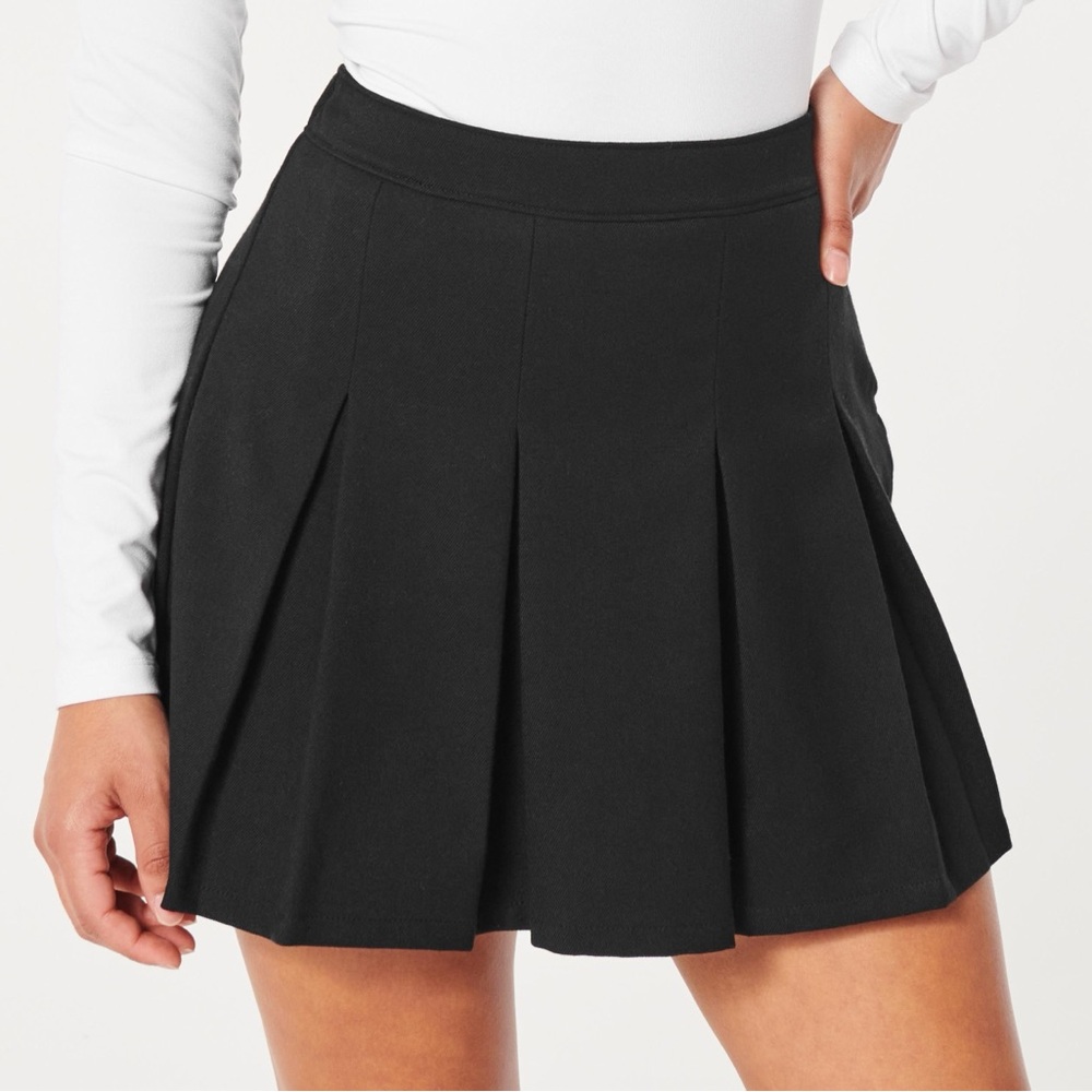 Hollister Ultra High-rise
Pleated Skater Skort